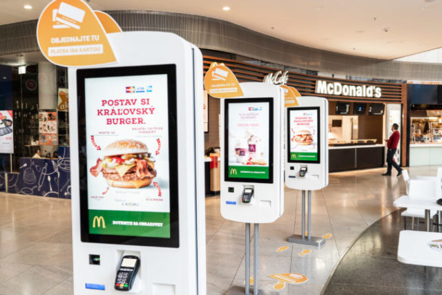 433837_kiosky 4 _zdroj mcdonalds 676x451.jpg