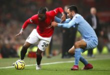 433895_aaron wan bissaka dwight mcneil manchester united burnley premier league 676x461.jpg