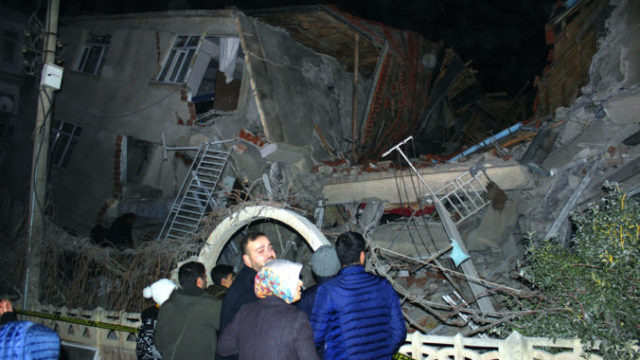 434017_turkey_earthquake_80767 b75da738d7b9429e8bfd377ef83bdbba 676x451.jpg