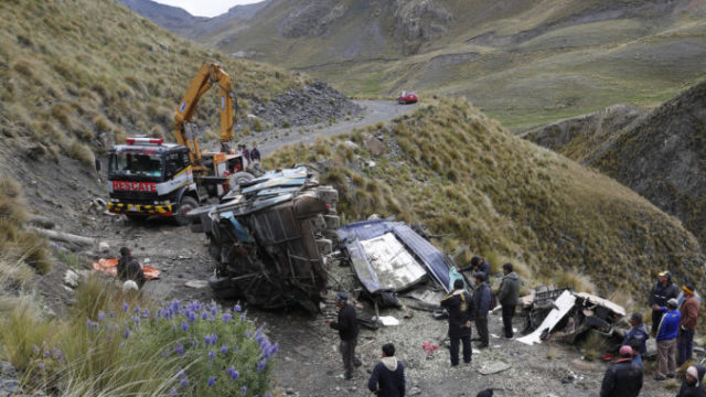 434444_bolivia_bus_crash_48687 83d7dafaea2e40c5b587c44325f35a37 676x391.jpg