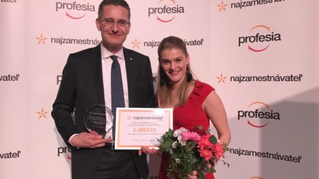 434711_prezident spolocnosti henkel slovensko christian schulz a riaditelka korporatnej komunikacie zuzana kanuchova 676x507.jpg