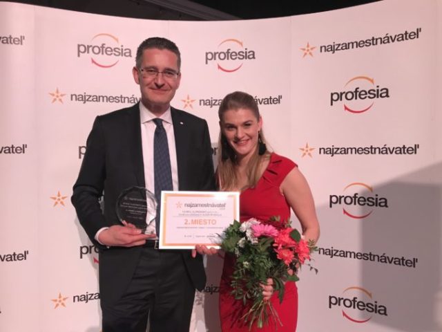 434711_prezident spolocnosti henkel slovensko christian schulz a riaditelka korporatnej komunikacie zuzana kanuchova 676x507.jpg