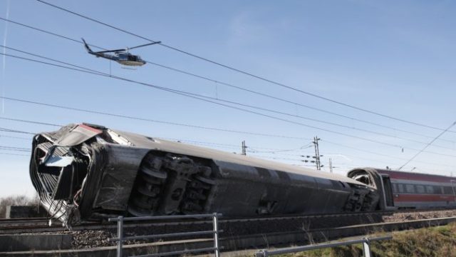 434803_italy_train_derailed_36311 be30404537ee47e78a5508a280be58d6 676x451.jpg