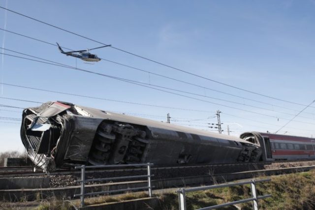 434803_italy_train_derailed_36311 be30404537ee47e78a5508a280be58d6 676x451.jpg