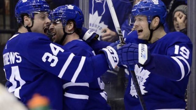 434902_ducks_maple_leafs_hockey_05615 7f0d3f3487664c0386a0861150c3e78c 676x450.jpg