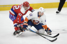 435050_leo komarov martin fehervary nhl new york islanders washington capitals 676x451.jpg