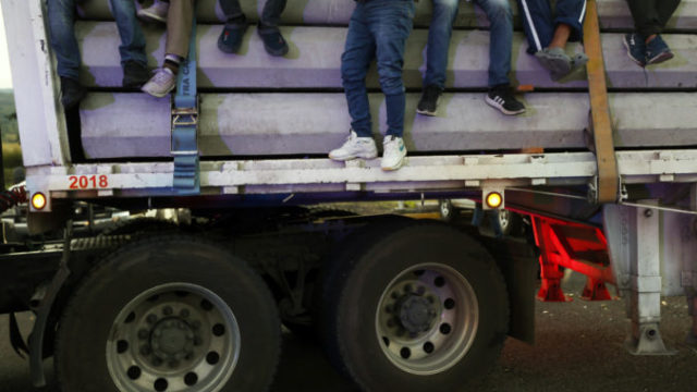 435240_central_america_migrant_caravan_70253 257c99aefc834c6b9e7062570824d683 676x465.jpg