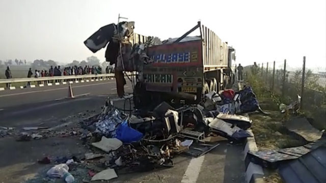 435242_india_bus_accident_22201 c060e0fb8c78430990050b4a97d7bd54 676x396.jpg