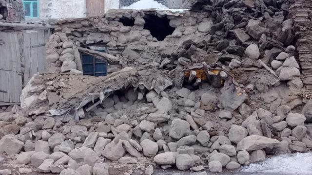 435807_turkey_earthquake_39081 590478c69c8244a58524d446afd91a19 676x507.jpg