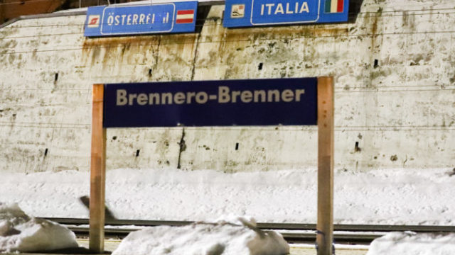 435899_italy_virus_outbreak_europe_17884 05318a6df60249a9a4ac5e6e1b0ae7bc 676x451.jpg