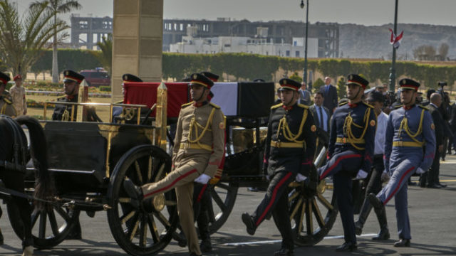 436016_egypt_mubark_funeral_15528 ee808d531c564bb7a4039958dbd5e03c 676x451.jpg