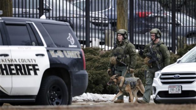 436030_policia strelba pivovar milwaukee 676x451.jpg
