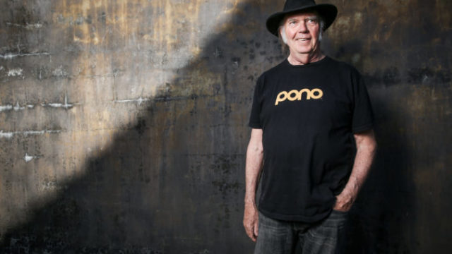 436165_neil_young_portrait_session 3292717decae4e1785dc23011186357d 676x451.jpeg