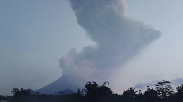436388_sopka merapi 676x424.jpg