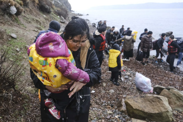 436631_greece_turkey_migrants_89900 9654fffd47324f528a59cc03ca6e422d 676x451.jpg