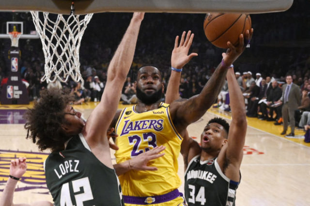 436684_bucks_lakers_basketball_13438 10fd4a19bc00438ca35d001d88dd0f9d 676x450.jpg