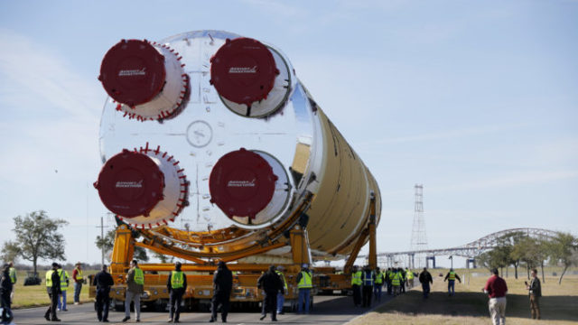 437520_nasa_moon_rocket_97677 d7716cca885a4076af2489da51858e01 676x451.jpg