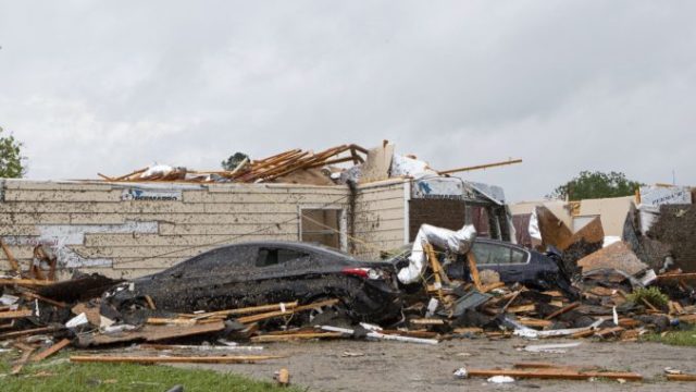 438921_tornado usa 676x451.jpg