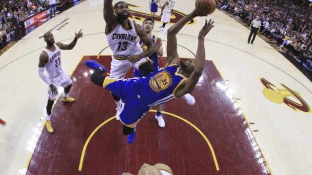 439166_tristan thompson 13 kevin durant 676x513.jpg