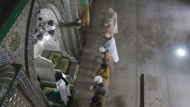 439170_virus_outbreak_pakistan_30724 8e480d104b33491abe6dd78f6cb98e4b 676x451.jpg