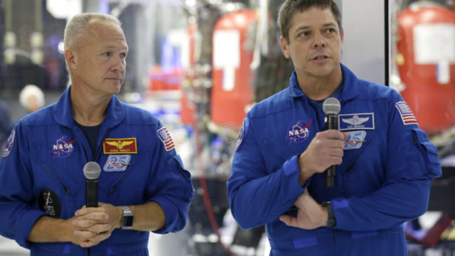 439175_spacex_crew_capsule_61519 d4e20362bf2e4e50bb37bee515066981 676x450.jpg