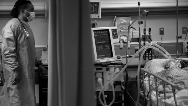 439437_virus_outbreak_inside_a_new_york_er_84402 7d02e8d9178a4100b2eba70fbb2b29bb 676x451.jpg