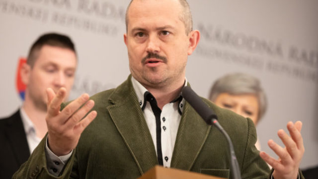 440025_qq 676x460.jpg