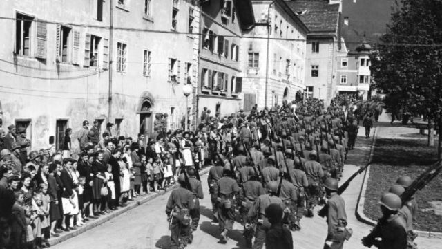 440333_virus_outbreak_wwii_ve_day_38292 05891cf3620047df9994ef8ad7f04d3c 676x535.jpg