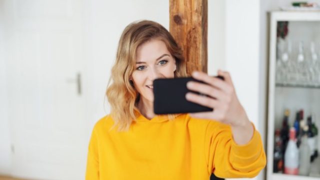 440460_selfie 676x451.jpg