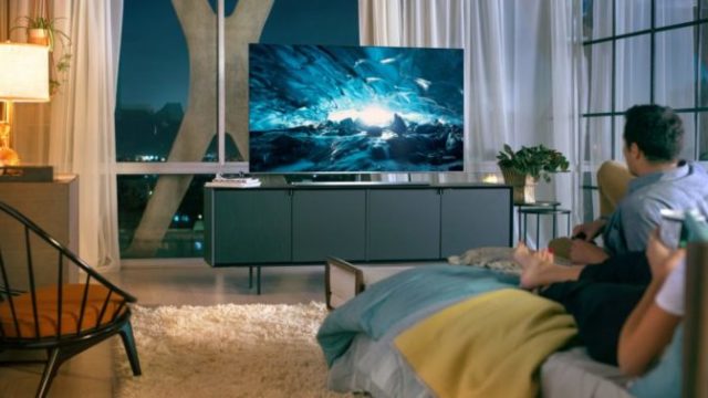 440665_samsung qled 2018 lifestyle tv ilustr 12 988x553 1 676x378.jpg