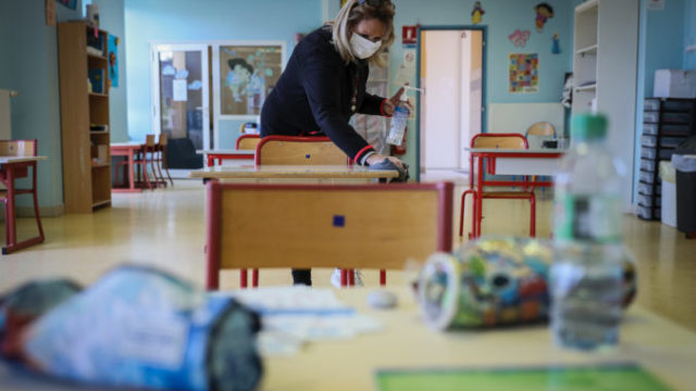 440937_virus_outbreak_france_08146 3950a666c4a340f79553fd67557031a3 676x451.jpg