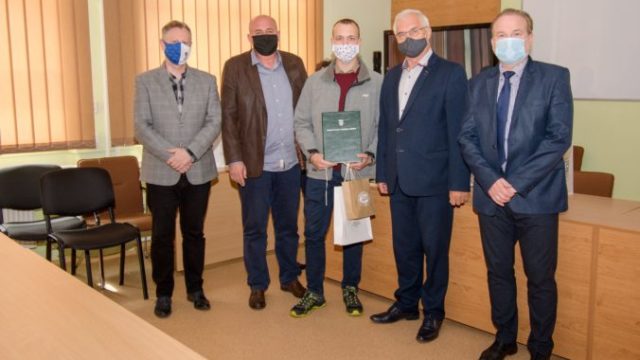 441567_dsc0728 676x451.jpg