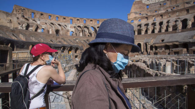 441779_virus_outbreak_italy_colosseum_reopens_46652 dc7e7d24bb804c4db47280bfd1a90964 676x451.jpg