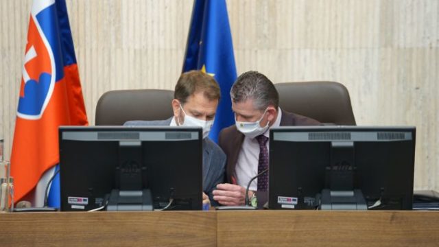 441979_igor matovic roman mikulec 676x451.jpg