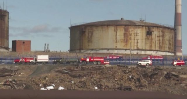 441992_russia_oil_spill_75533 8ec3a3bc3fa94581aef5b6c7ecb220a1 min 676x357.jpg