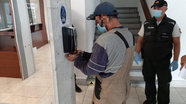 442004_hh 676x476.jpg