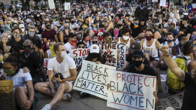 442112_america_protests_texas_22322 2f59dd921e9d45fc9467473e66c7db1b min 676x451.jpg