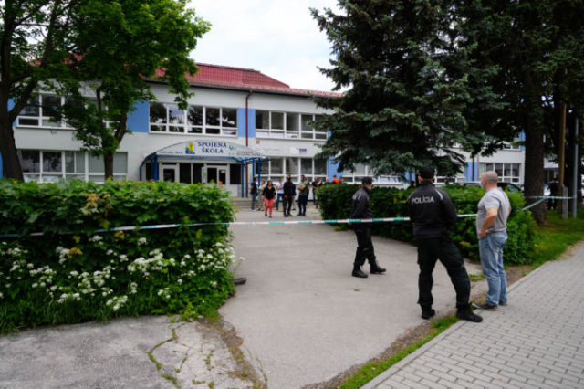 442663_7_z6f8753 min 676x450.jpg