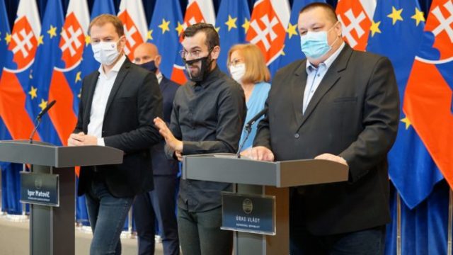 442839_igor matovic jan mikas 676x451.jpg