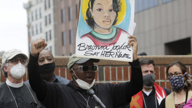442905_america_protests_kentucky_82772 135261c5eba2427d9b960c4ac2e135f1 676x496.jpg