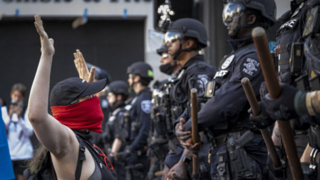 442921_america_protests_emerging_calm_photo_gallery_67457 c4098a5f05744c0bb9fdf5ce432ad300 676x451.jpg