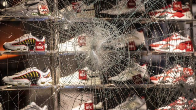 442983_germany_riots_14005 29c82386e07c426f90dc3c13f99af5e1 676x433.jpg