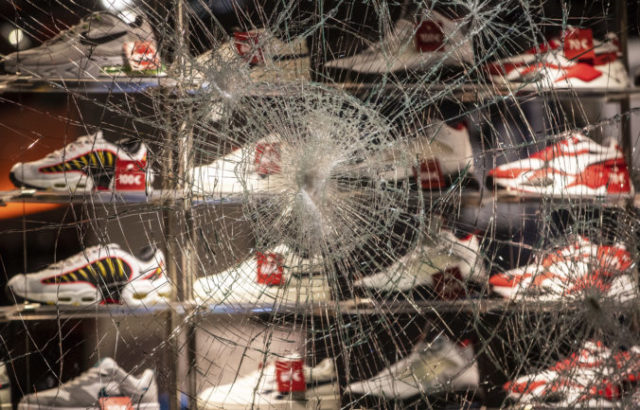 442983_germany_riots_14005 29c82386e07c426f90dc3c13f99af5e1 676x433.jpg