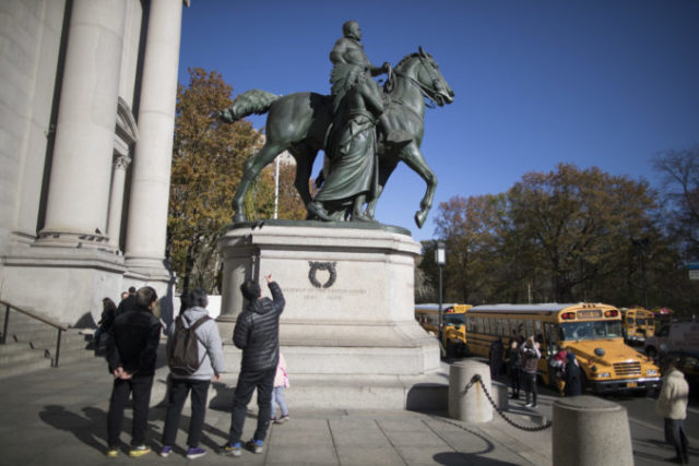 443055_museum_roosevelt_statue_48387 52bc39e8faf54cf1924f3b797195dc76 676x451.jpg