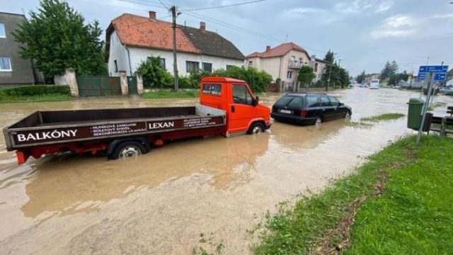 443256_zahorie zatopene cesty 676x507.jpg