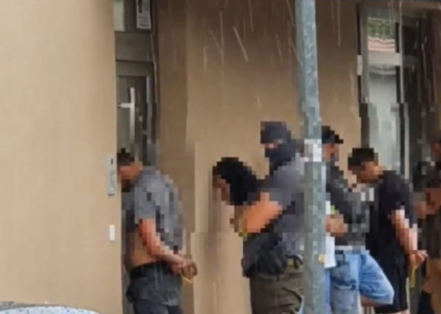 443298_dd 5 676x482.jpg