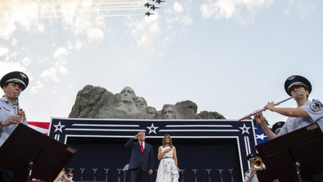 443748_aptopix_trump_rushmore_67594 561a1e96fc99425e8163890bad8cc739 676x451.jpg