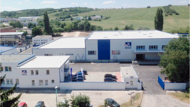 443965_eco bags_1 676x492.jpg