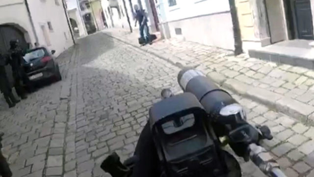 444060_01 676x448.jpg