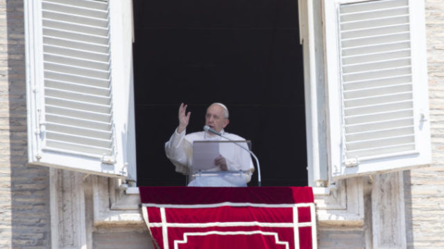 444225_vatican_pope_93482 7f94d0f4b0db47e2ba1e21e031bfeb15 676x451.jpg